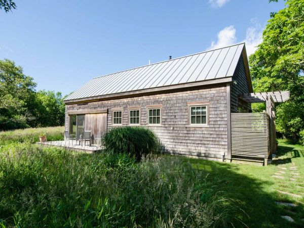Cape Cod Home 994671