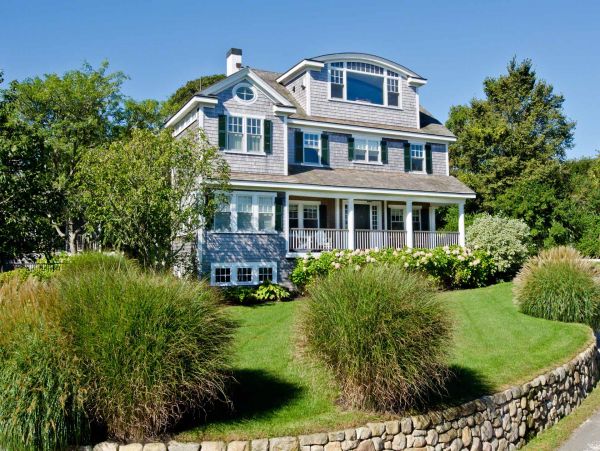 Cape Cod Home 994672