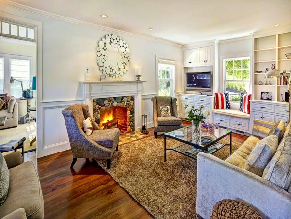 Cape Cod Home 994672