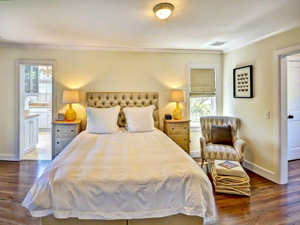 Cape Cod Home 994672