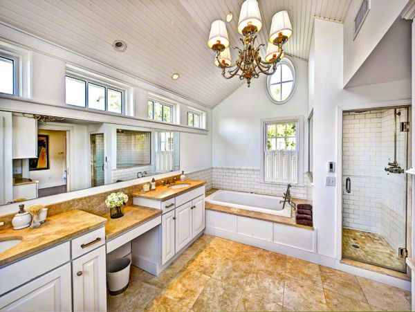 Cape Cod Home 994672