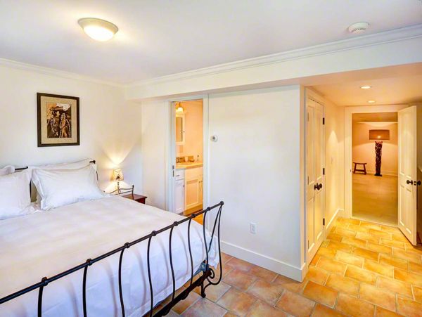 Cape Cod Home 994672