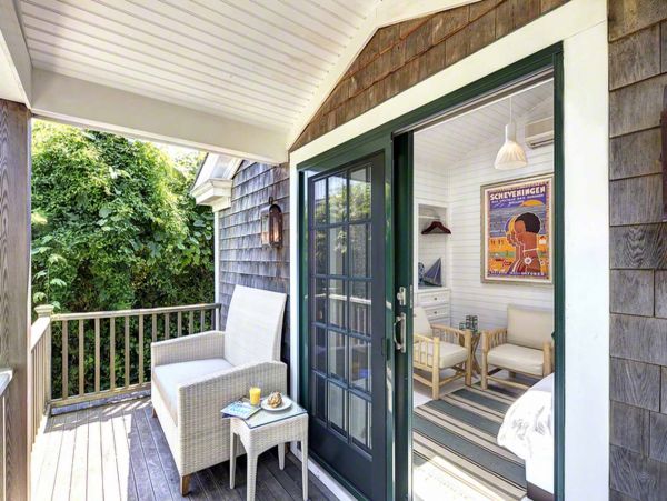 Cape Cod Home 994672
