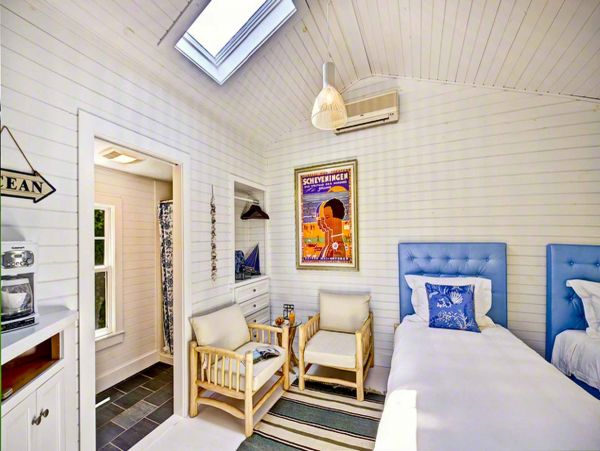Cape Cod Home 994672