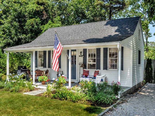 Cape Cod Home 994673