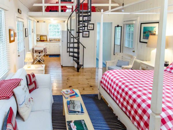 Cape Cod Home 994673