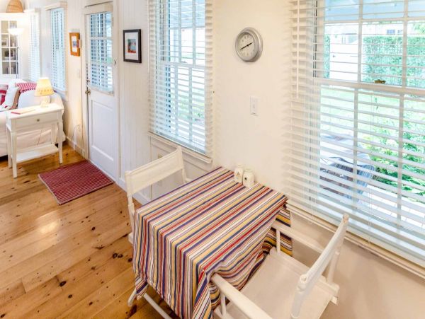 Cape Cod Home 994673