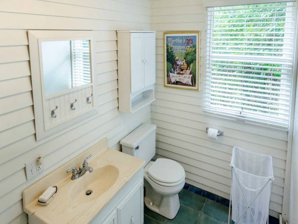 Cape Cod Home 994673