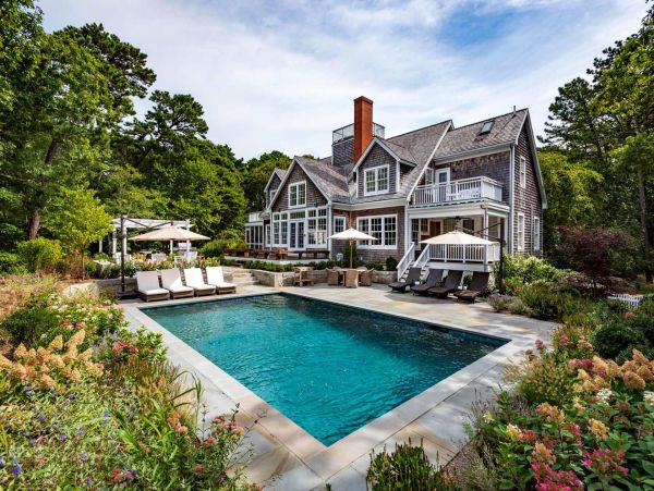 Cape Cod Home 994674