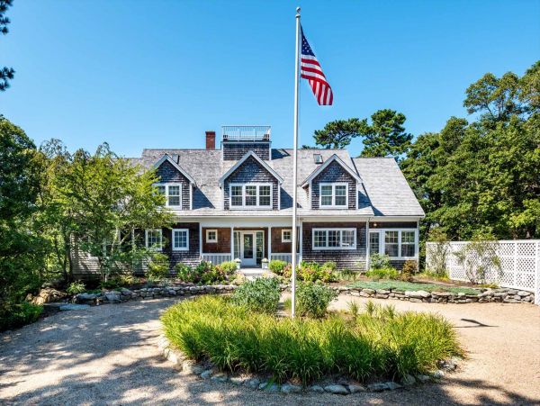 Cape Cod Home 994674