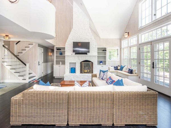 Cape Cod Home 994674