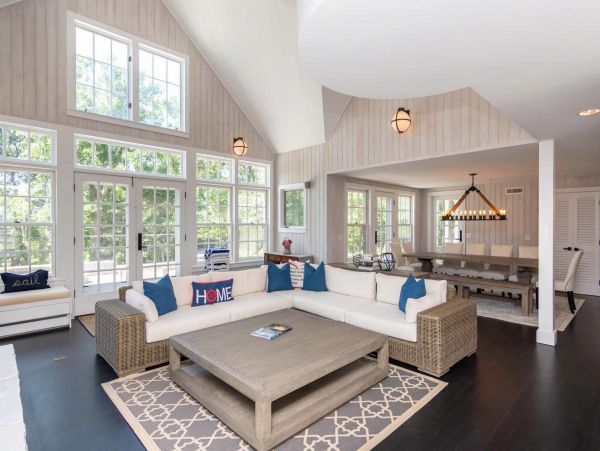 Cape Cod Home 994674