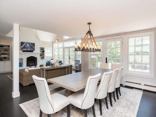 Cape Cod Home 994674
