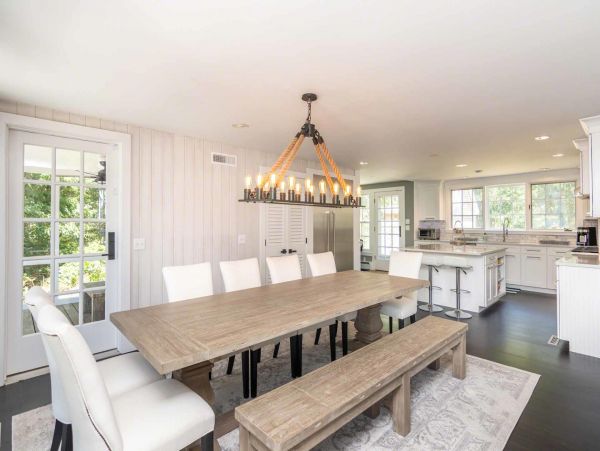 Cape Cod Home 994674