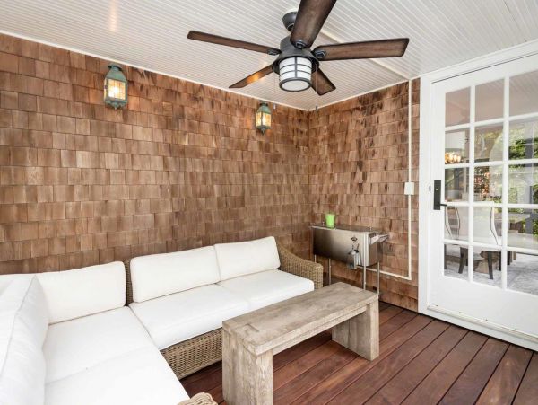 Cape Cod Home 994674