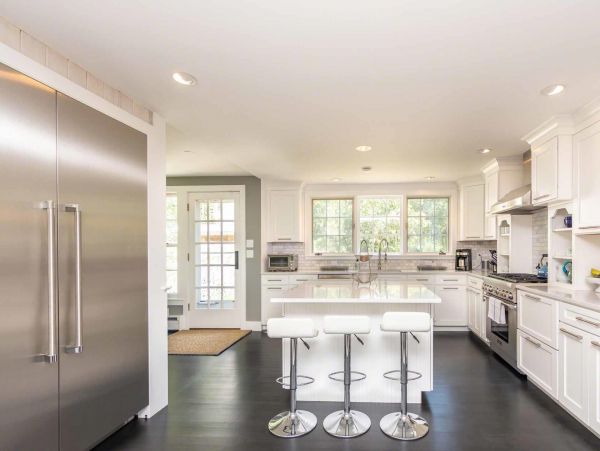 Cape Cod Home 994674