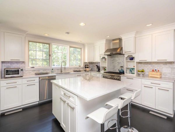 Cape Cod Home 994674