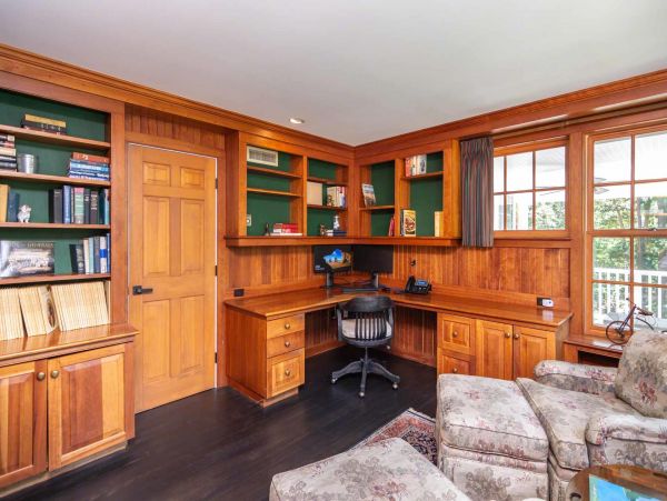 Cape Cod Home 994674