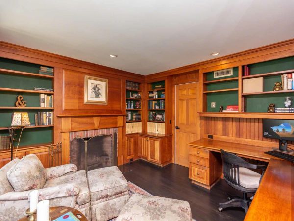 Cape Cod Home 994674
