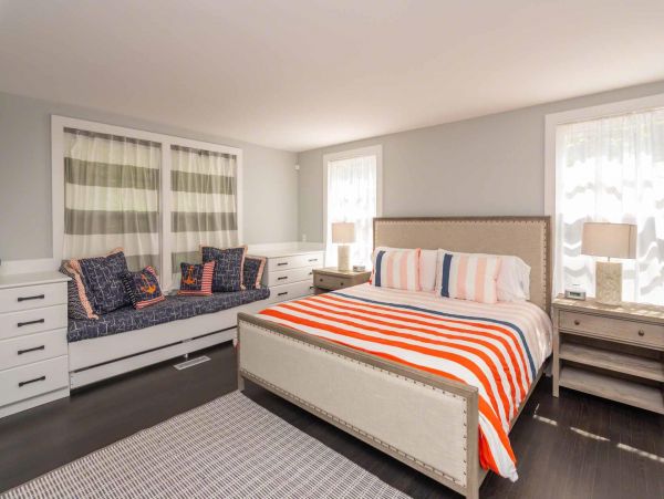 Cape Cod Home 994674