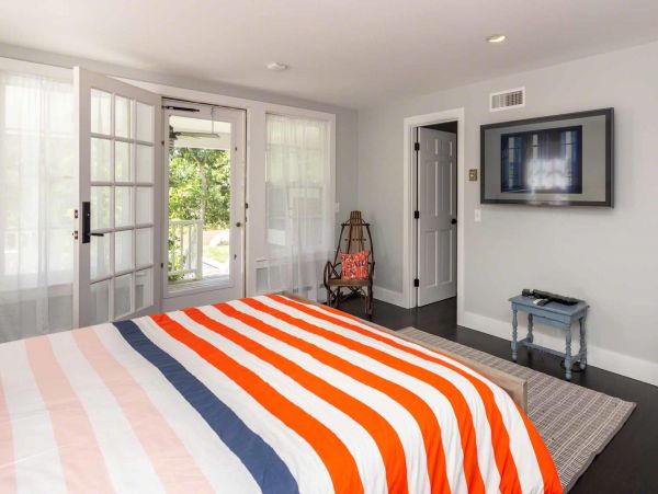 Cape Cod Home 994674