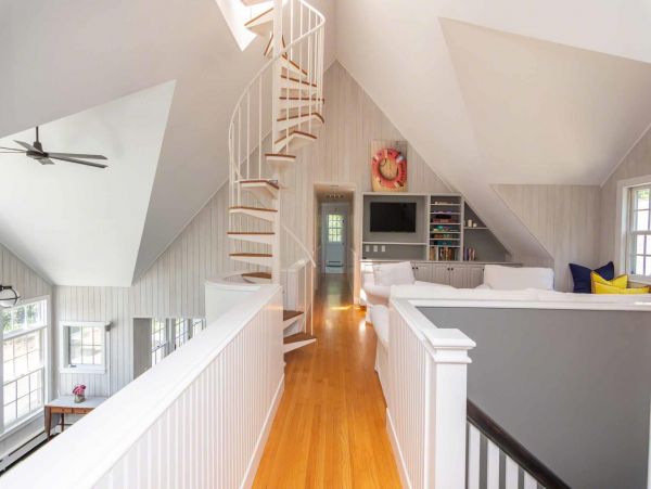 Cape Cod Home 994674
