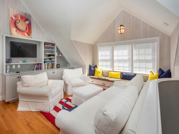 Cape Cod Home 994674