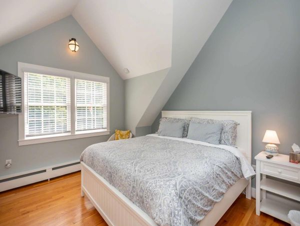 Cape Cod Home 994674