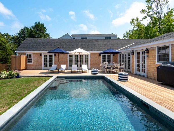 Cape Cod Home 994676
