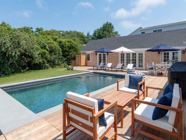 Cape Cod Home 994676