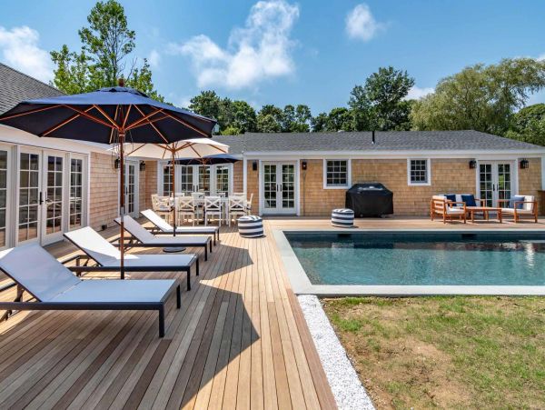 Cape Cod Home 994676