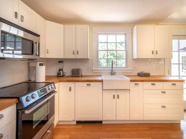 Cape Cod Home 994676