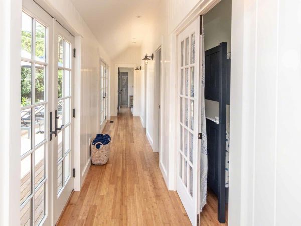 Cape Cod Home 994676