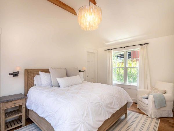 Cape Cod Home 994676