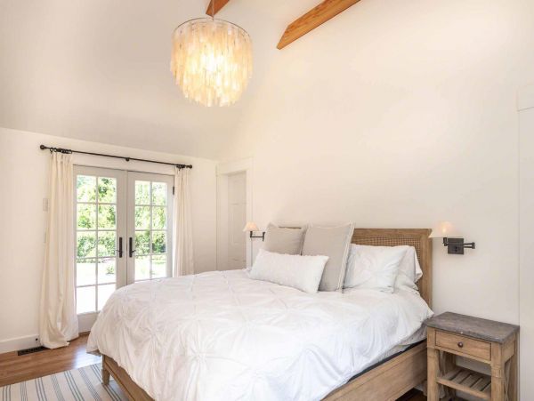 Cape Cod Home 994676