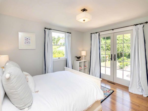 Cape Cod Home 994676