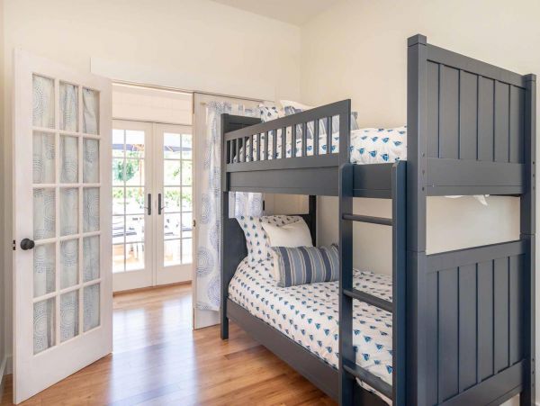 Cape Cod Home 994676