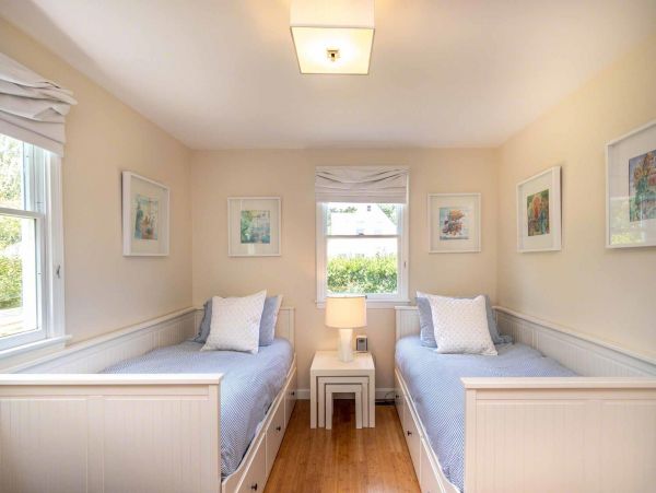Cape Cod Home 994676