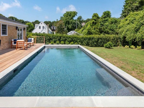 Cape Cod Home 994676