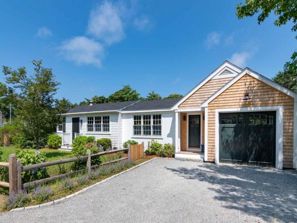 Cape Cod Home 994676