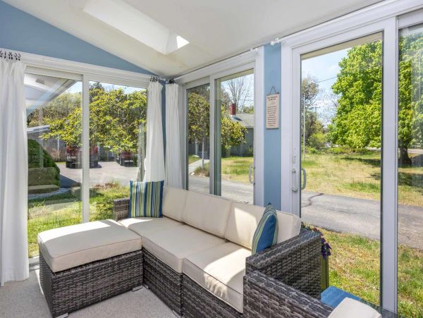 Cape Cod Home 994677