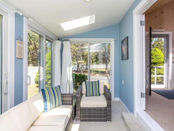 Cape Cod Home 994677