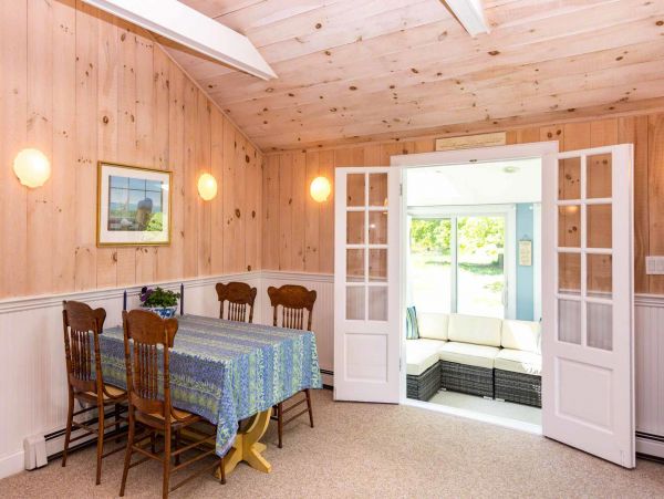 Cape Cod Home 994677