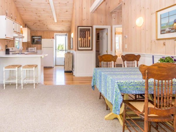 Cape Cod Home 994677