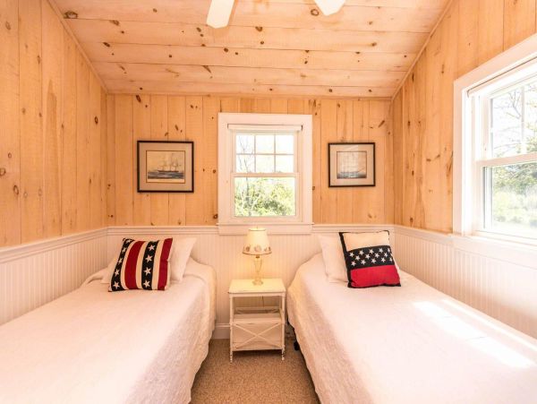 Cape Cod Home 994677