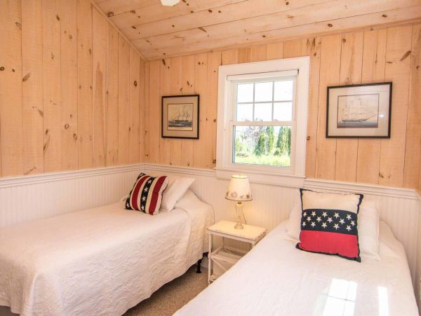Cape Cod Home 994677