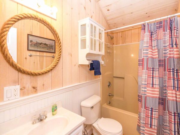 Cape Cod Home 994677