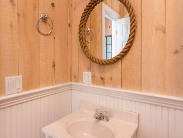 Cape Cod Home 994677