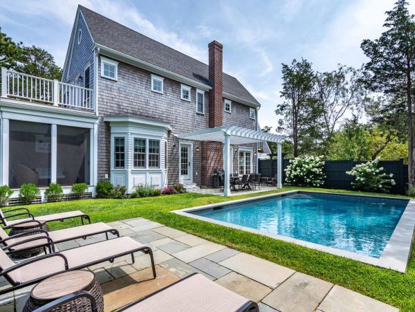 Cape Cod Home 994678