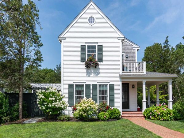 Cape Cod Home 994678